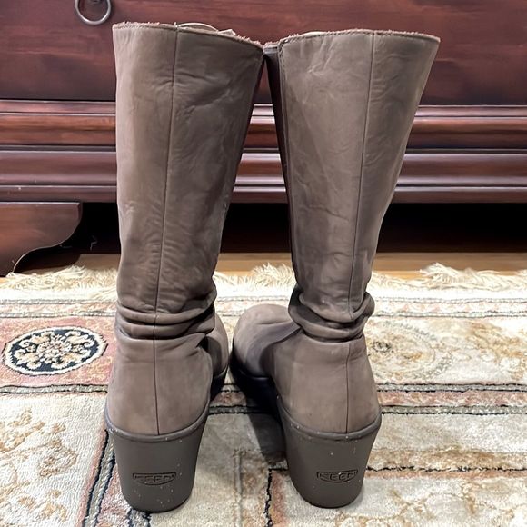 Keen Brown Heeled Boots - Picture 4 of 12